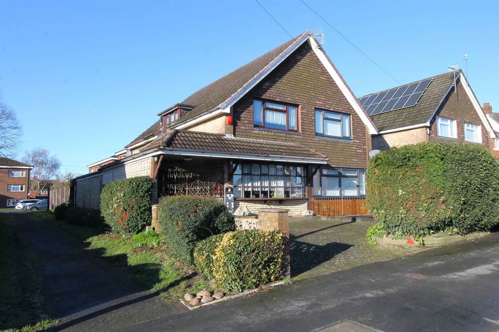2 bed property in Commonside, Brierley Hill